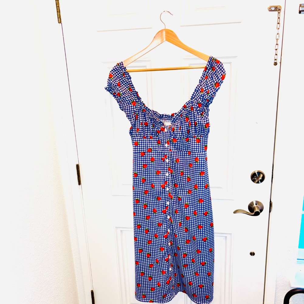 NEW Urban Outfitters Penelope Strawberry Gingham Button-Front Midi Dress Sz M/L - Picture 9 of 16